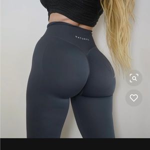 Niykee heaton Naturyl leggings charcole leggings size small like new